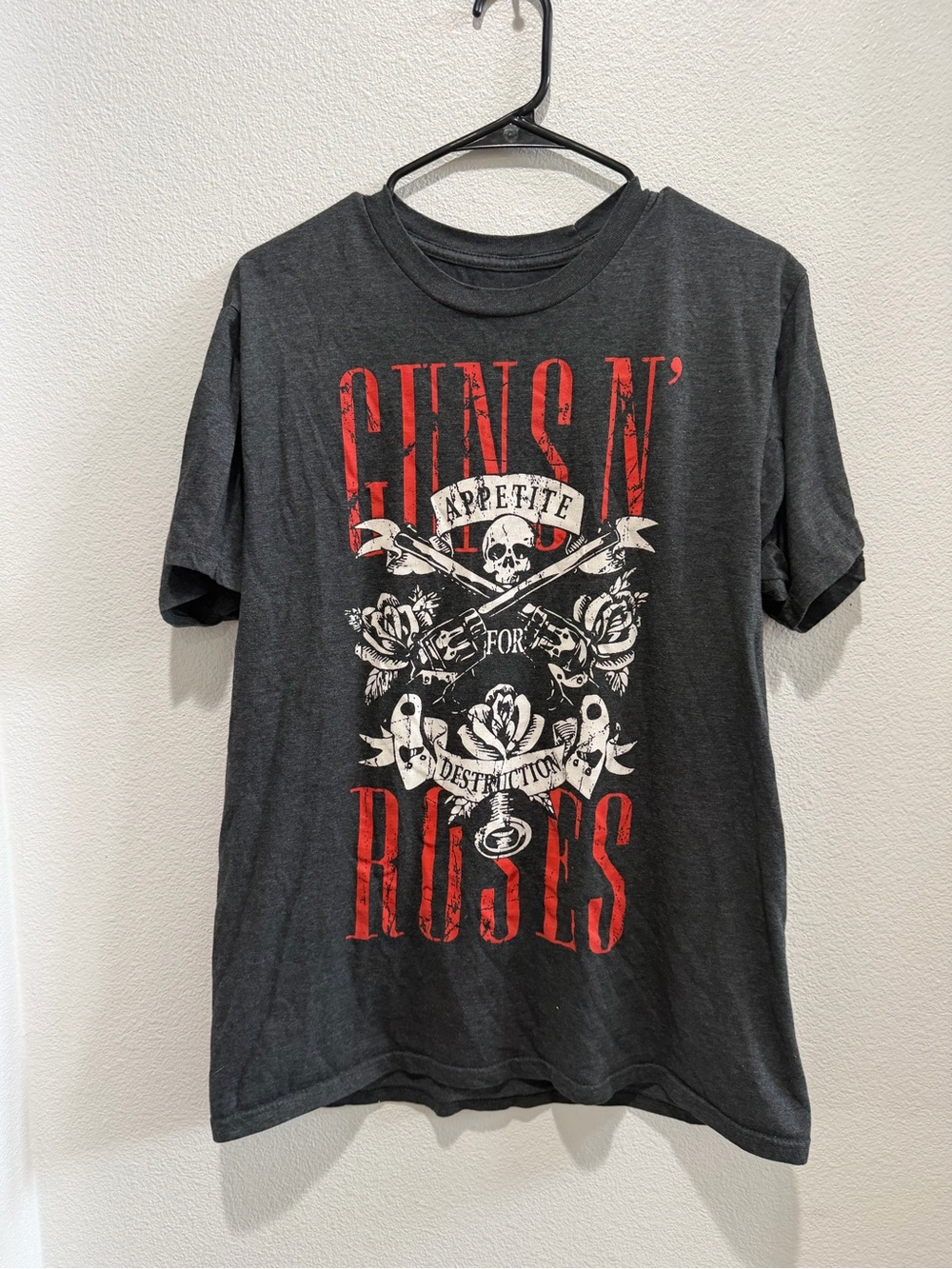 Gun's N' Roses Graphic T-Shirt - Charcoal with Red Print size large
